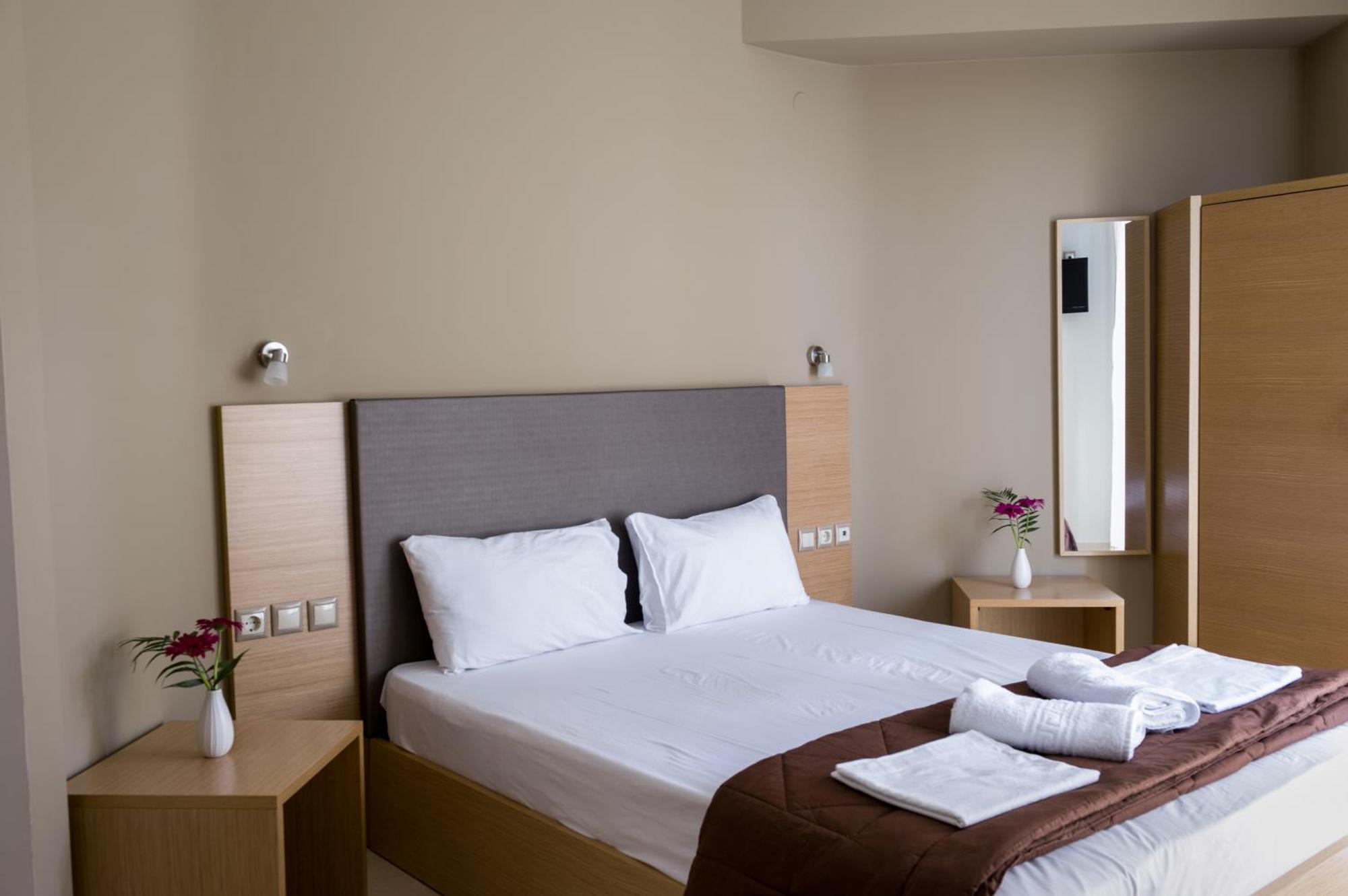 Niriides Studios And Apartments Paralía エクステリア 写真